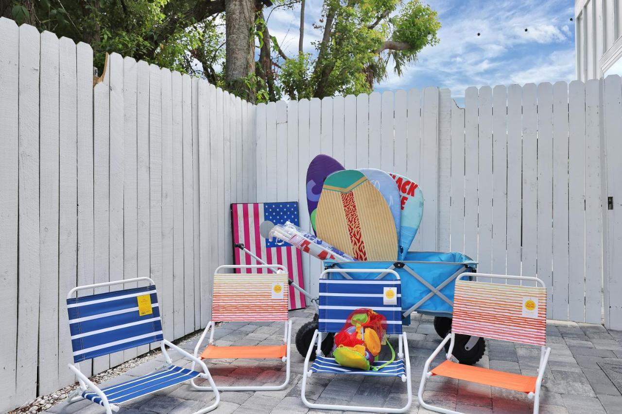 Few Steps To Ocean-4 Beach Cruisers & Free Parking & Private Backyard Jacksonville Beach Buitenkant foto